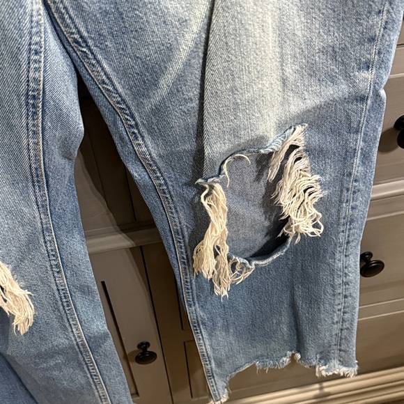 Free People Set. White Button-Up Shirt and Distressed Blue Jeans - Picture 6 of 8